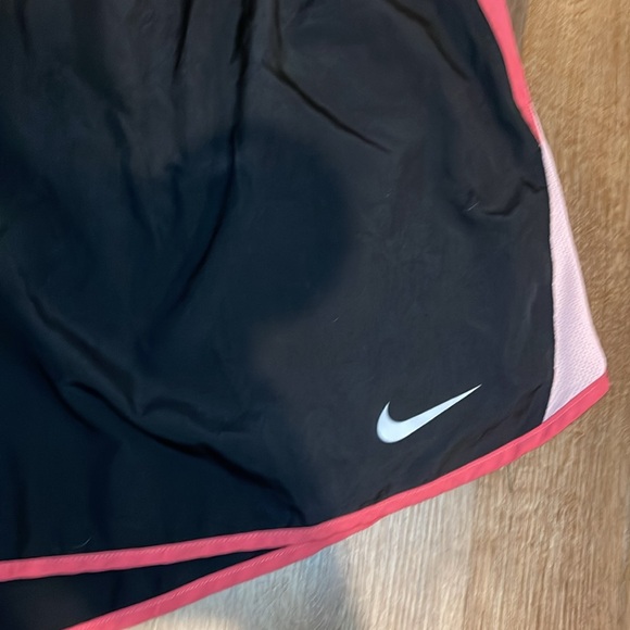 Women’s Nike Tempo Running Shorts - Black & Pink - 1X - Picture 2 of 4